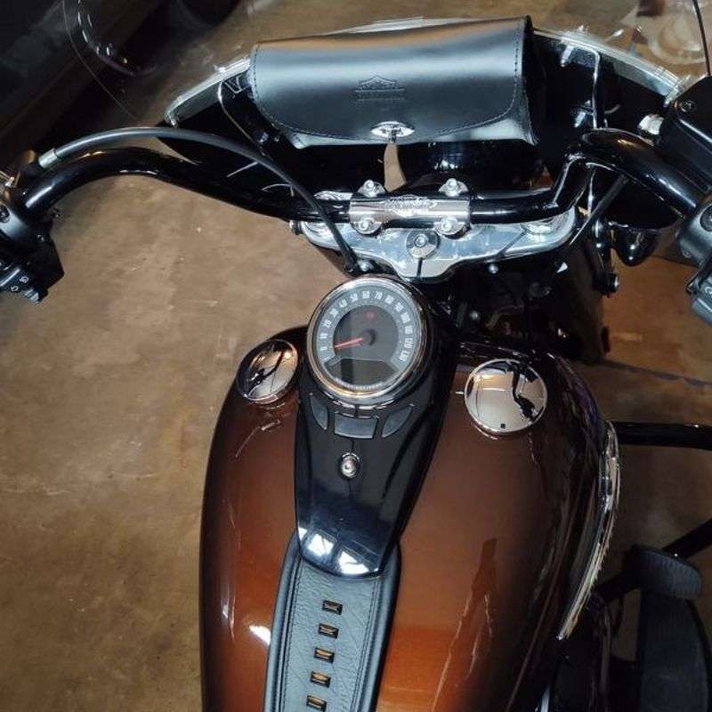 Bar & Shield Leather Windshield Bag