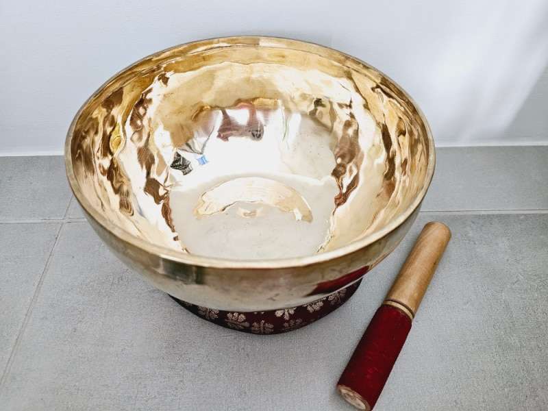 Brass Singing Bowl - Handmade &amp; Hammered (06) 24cm