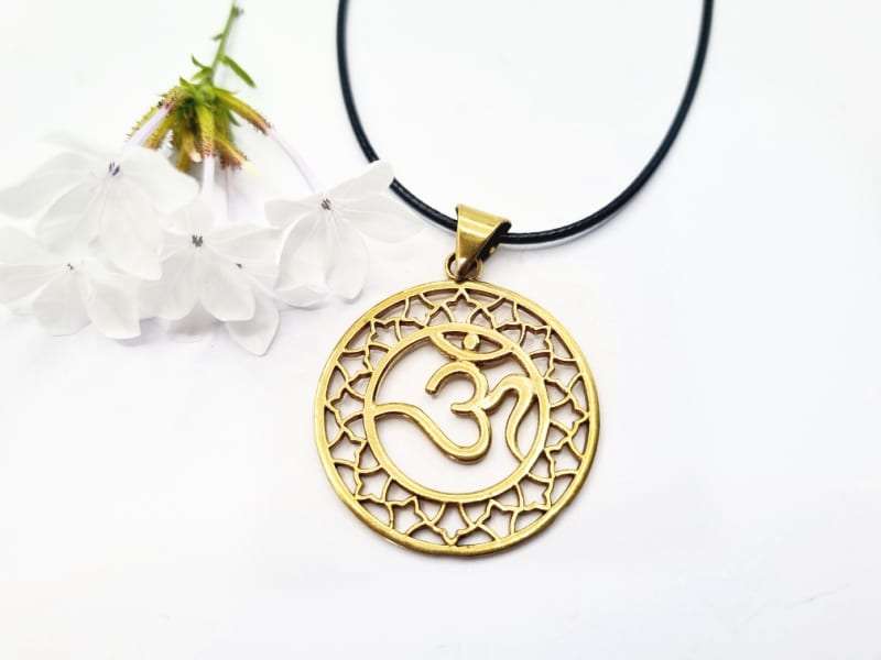 Round OM necklace (Brass)