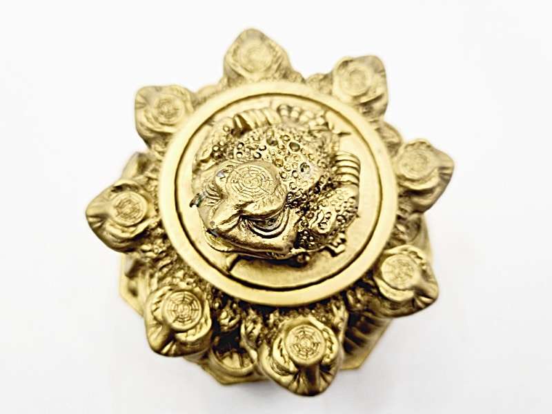 Gold Money Frog With 8 Small Frogs