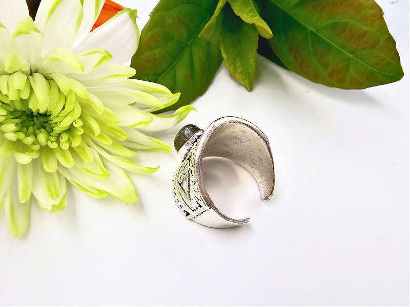 Gypsy Ring Labradorite