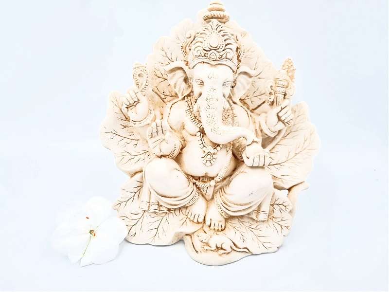 Ganesha Statue Leaf (19cm)