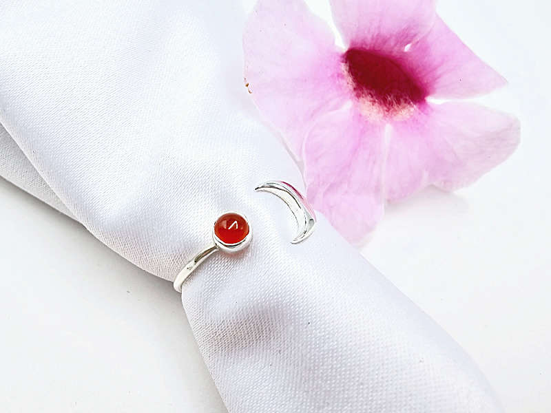 Carnelian Moon Ring (925 Silver)