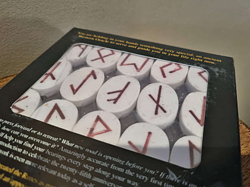 The Book Of Runes (Ralph H Blum) With Rune Stones