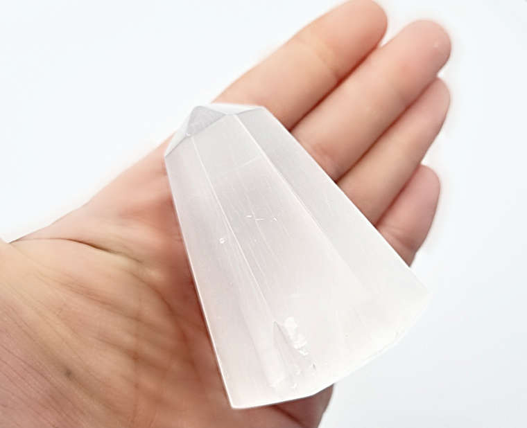 Selenite Octo Pyramid (5cm) (Angelic Crystal)