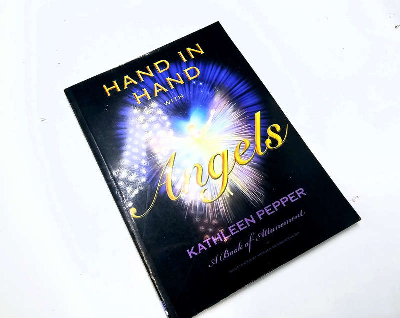 Hand In Hand With Angels (Kathleen Pepper)