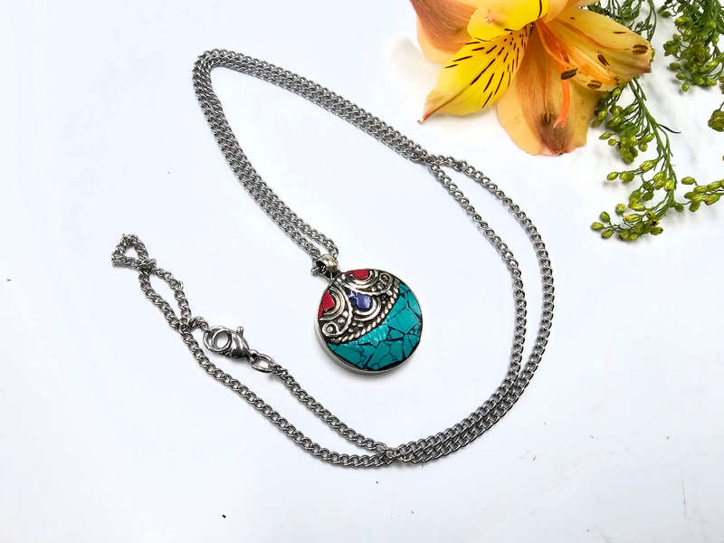 Tibetan Necklace Round Red Dot