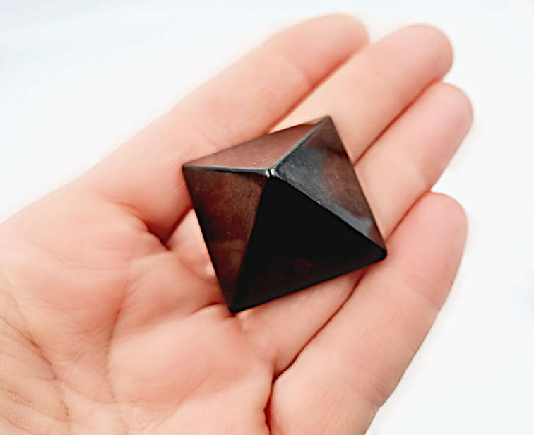 Shungite Pyramid (3cm)