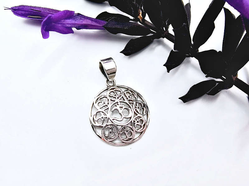 Round Detailed OM Pendant (925 Silver)