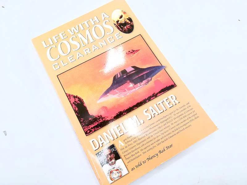 Life With A Cosmos Clearance (Daniel M. Slater)