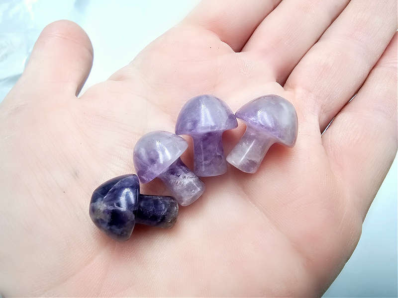 Mini Amethyst Mushroom (2cm)