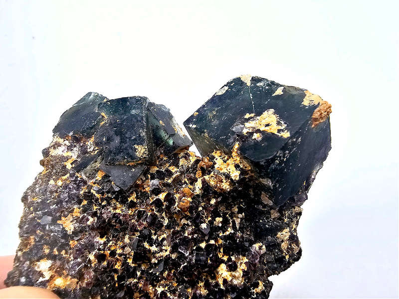 Okorusu Fluorite M (40g) Sand Inclusions