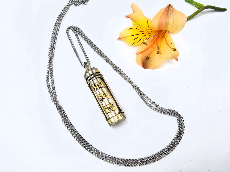 Locket Necklace Om Mani Padme Hum (Silver)