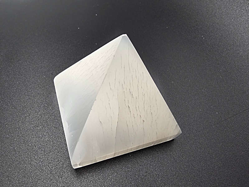 Selenite Pyramid (5cm)