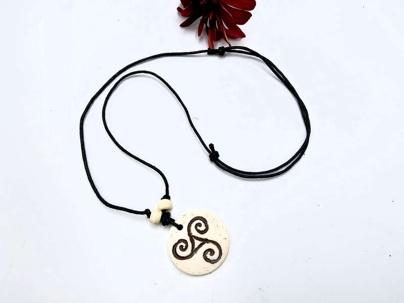 Triskele Necklace Round White