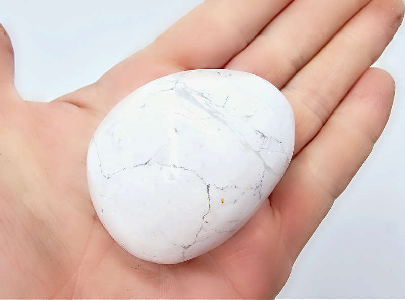 White Howlite Palm Stone A (106g)
