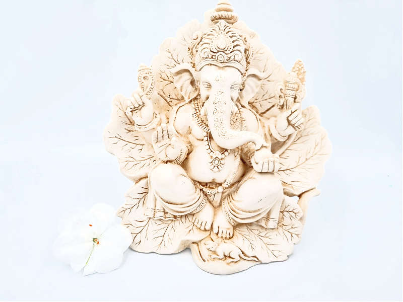 Ganesha Statue Leaf (19cm)