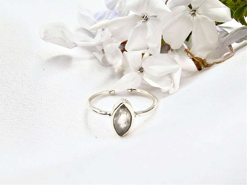 Rainbow Moonstone Ring Diamond Shape (925 Silver)