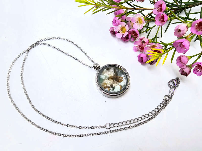 Lucky Locket Crystal Chips