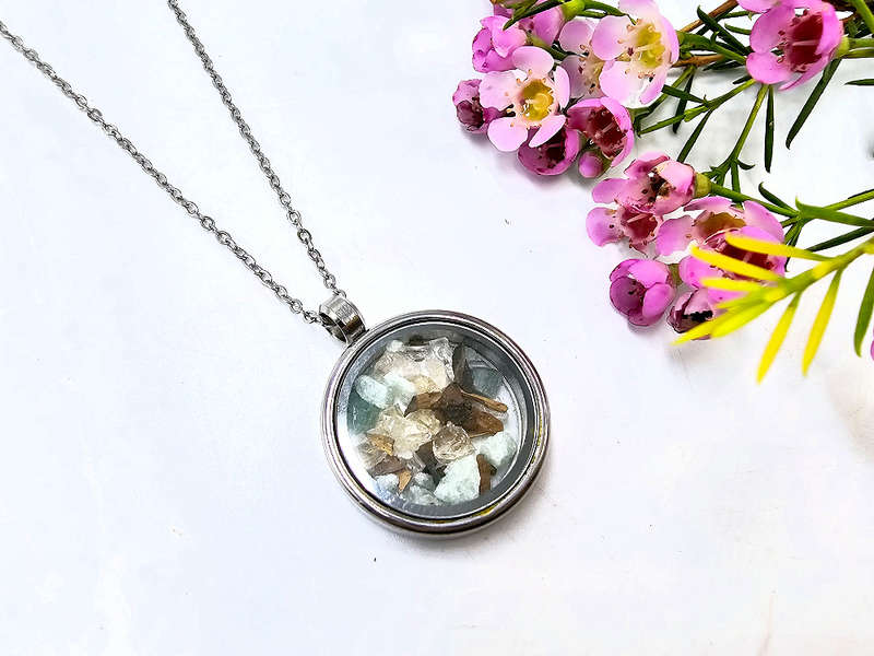 Lucky Locket Crystal Chips