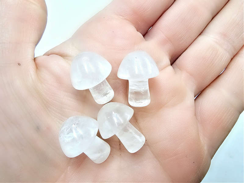Mini Clear Quartz  Mushroom (2cm)