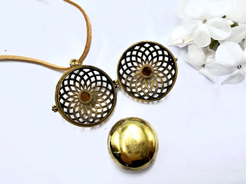 Harmony Bell Necklace Tigers Eye Brass (Opens)