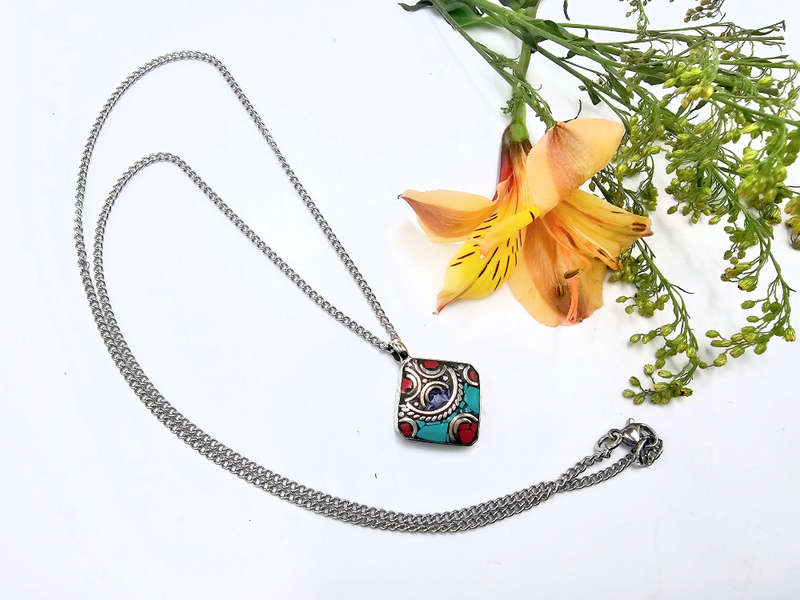 Tibetan Necklace Diamond Red Dot