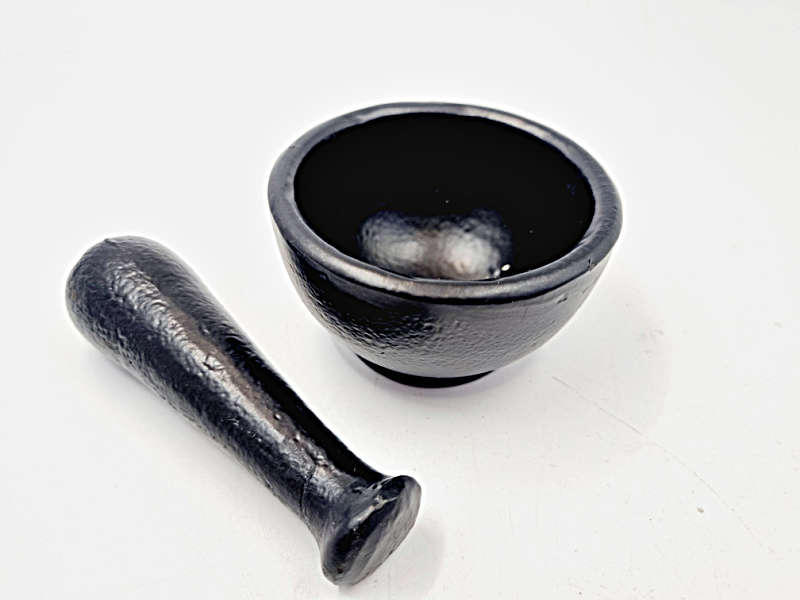 Round Iron Pestle &amp; Mortar  (8cm)