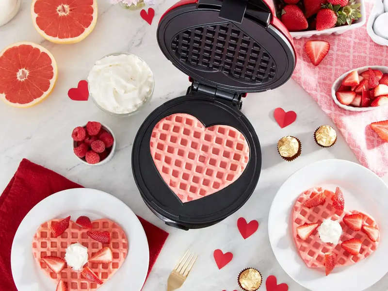 Red Heart-shaped mini waffle maker 350W - 0.80kg
