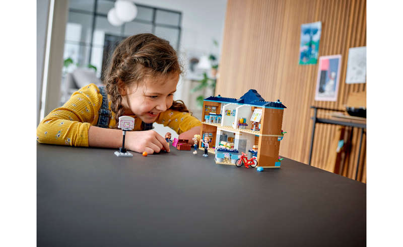 LEGO Friends Heartlake City School