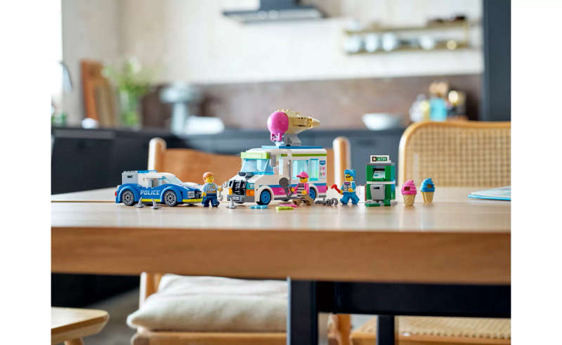 LEGO City Ice-Cream Truck Police Chase