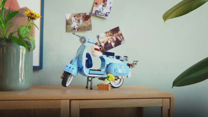LEGO ICONS Vespa 125