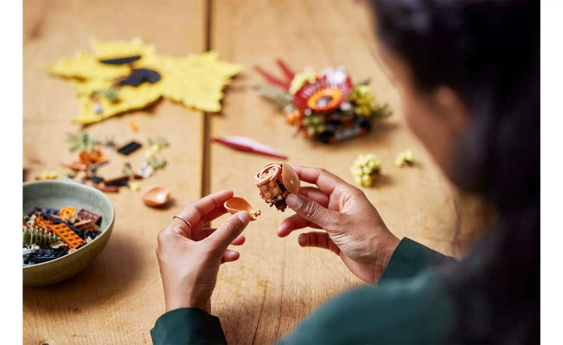 LEGO ICONS Dried Flower Centrepiece