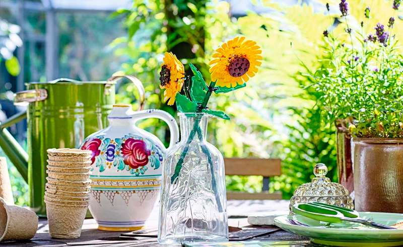 LEGO® Iconic Sunflowers 40524