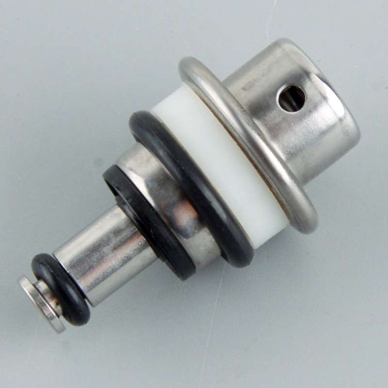 Fuel Injection Pressure Regulator Fit for Toyota Corolla Lexus Scion 23280-21010