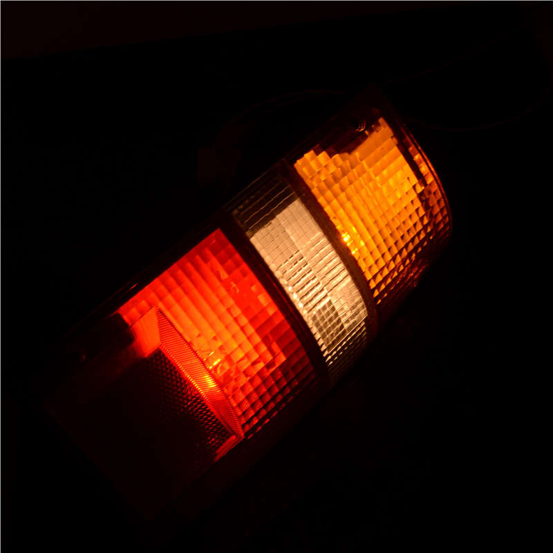 Right Tail Brake Light Lamp Fit For Toyota Hilux Pickup MK3 LN RN YN 2WD 4WD