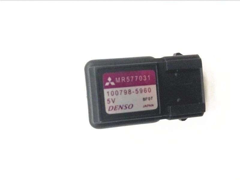 Intake pressure sensor MR577031 For Mitsubishi Pajero III Shogun L200