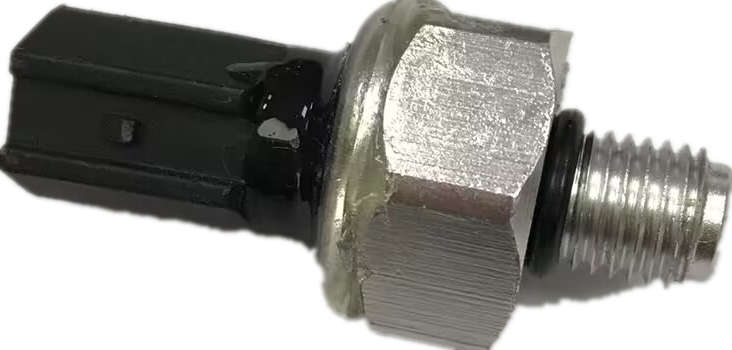 Fuel pressure sensor FNE2-21-2J1A Suitable for Mazda3 and Mazda6 CX-7