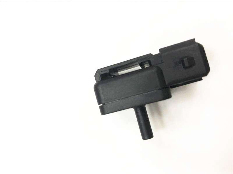 Intake pressure sensor MR577031 For Mitsubishi Pajero III Shogun L200