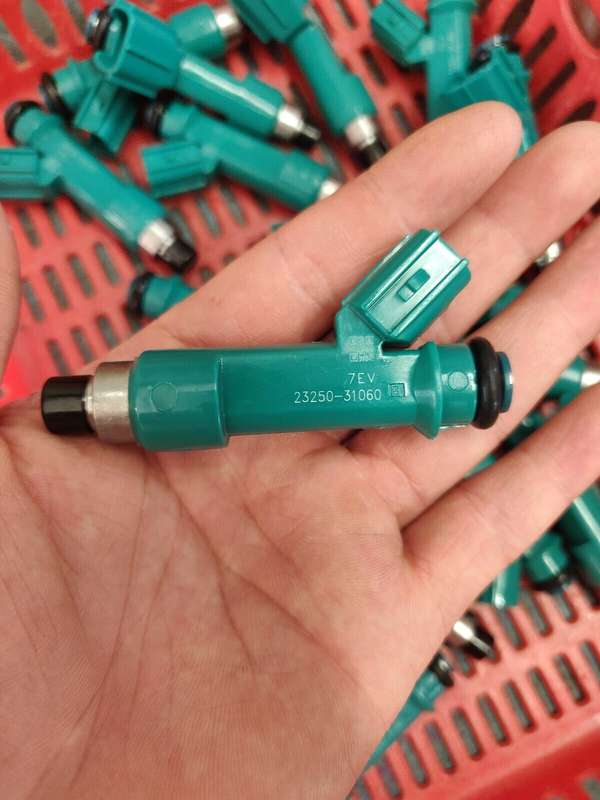 23250-31060 Fuel Injector Compatible For Toyota-4Runner FJ Cruiser Tacoma Tundra