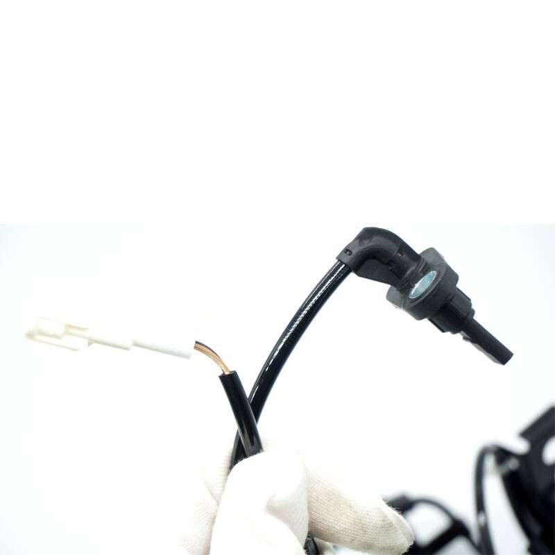 Front Left ABS Sensor Wheel Speed Sensor For Toyota Fortuner Hilux 2015 Up