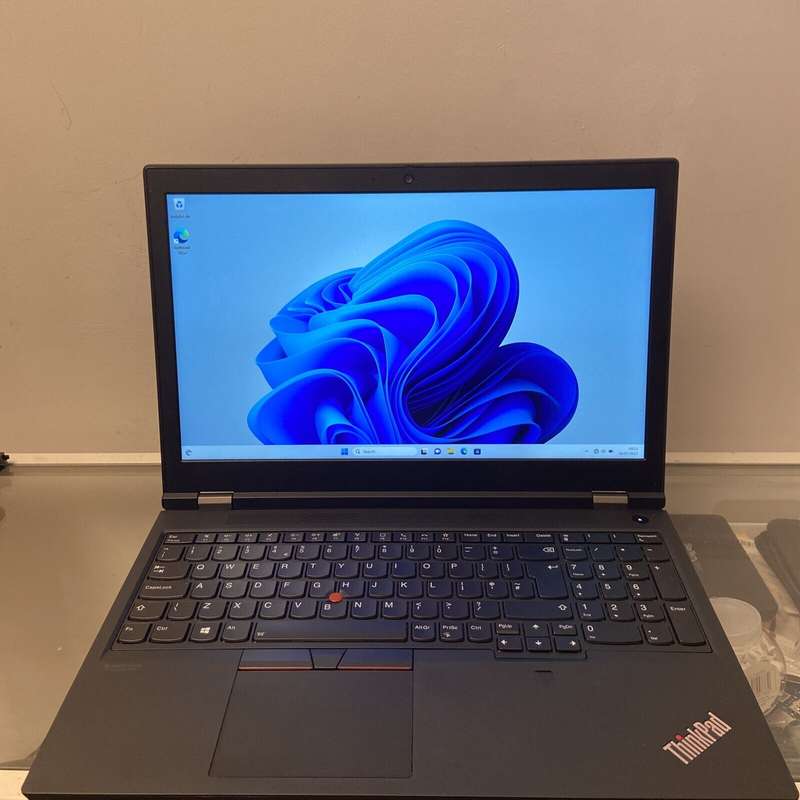 Lenovo ThinkPad P15 Gen1 - Intel Core i7-10th Gen - 256GB SSD 32GB RAM - Nvidia Quadro T1000 4GB GPU