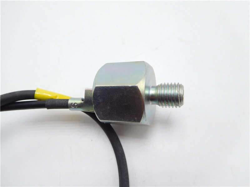 New Detonation Knock Sensor For MAZDA 3 BK 1.4 1.6 2.0 2.3 ZJ01-18-921 E1T50371