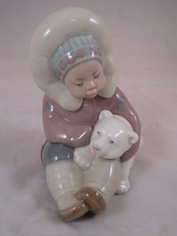 Lladro ornament Figurine 'Eskimo Playing'