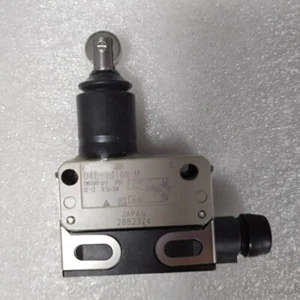1PC New D4E-1D10N-M For Omron Small Sealed Stroke Limit Switch