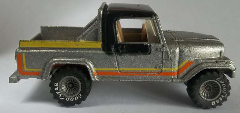 Hot Wheels Real Riders Jeep Scrambler Vintage Real Tyres Similar to Matchbox GREY RIMS HOTWHEELS '82