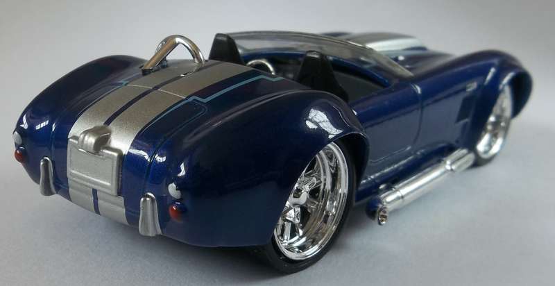Hot Wheels 1/43 LARGER Scale 1965 Ford Shelby Cobra RUBBER TYRES  Detail Interior Hotwheels MATCHBOX