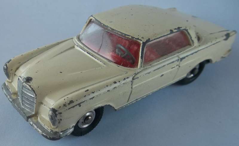 Corgi Toys #230 Mercedes Benz 220 SE Coupe Made in England 1960s Vintage
