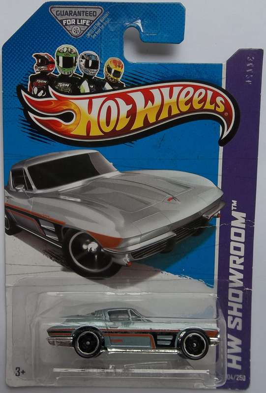 HOT WHEELS SHOWROOM Chevrolet Corvette 2013 HOTWHEELS Similar Scale to Matchbox