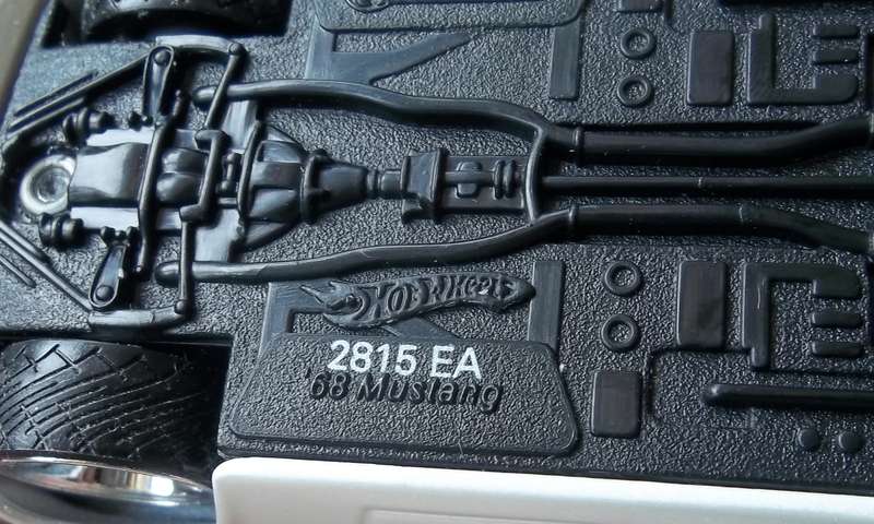 Hot Wheels 1/43 LARGER Scale '68 Ford Mustang RUBBER TYRES  Detail Interior Hotwheels MATCHBOX